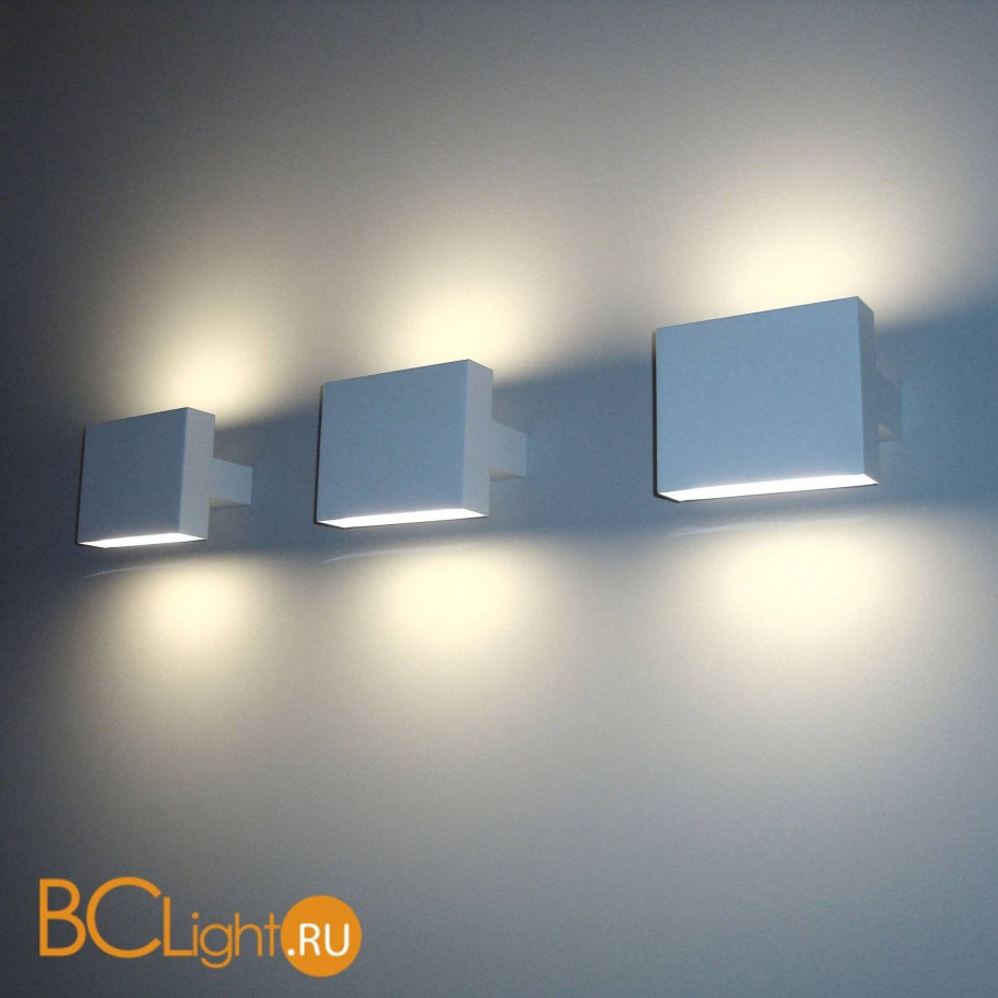 Плоский светодиодный светильник на стену