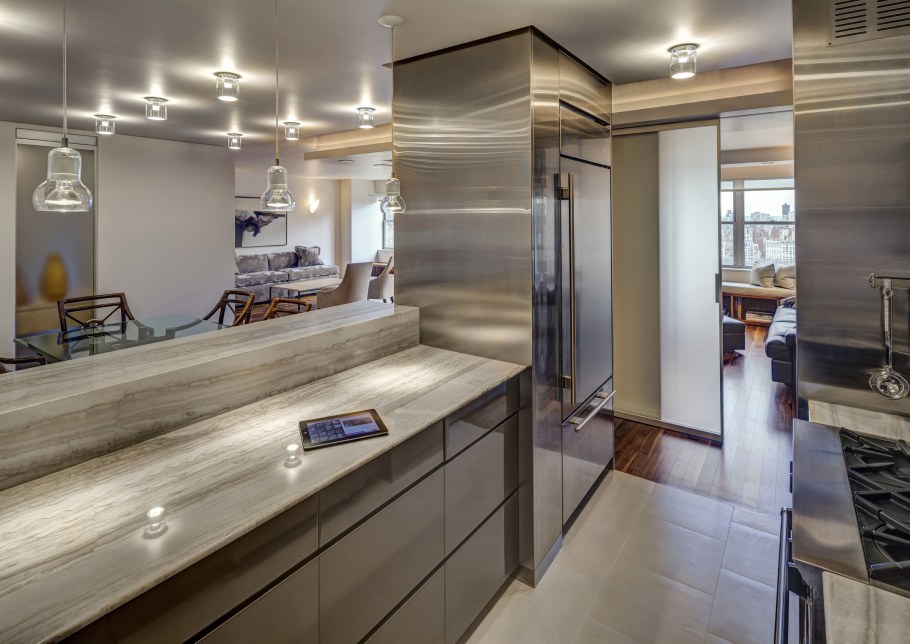 Нестандартная кухня помещение зигзагом