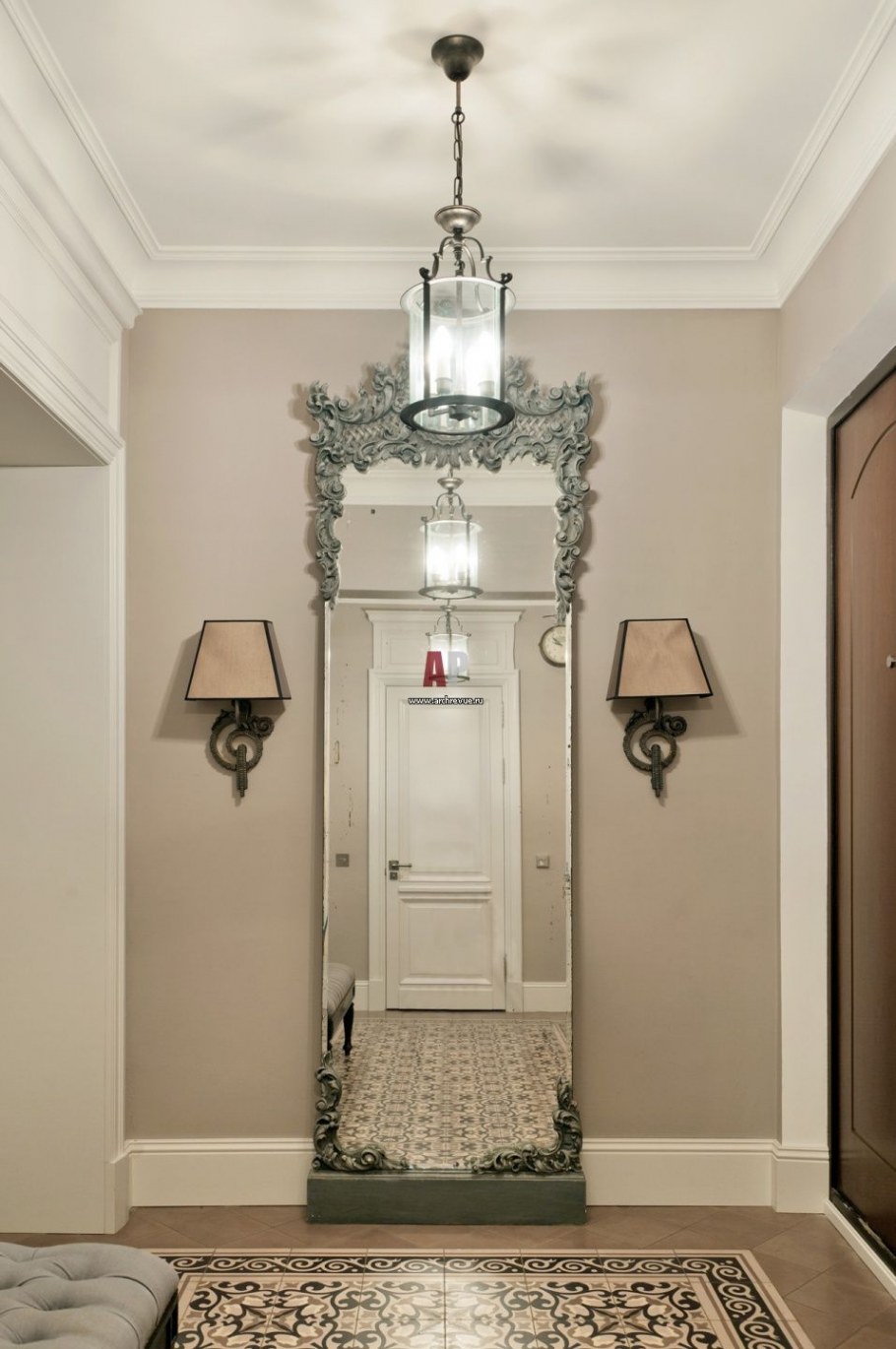 Светильники люстры для прихожей и коридора