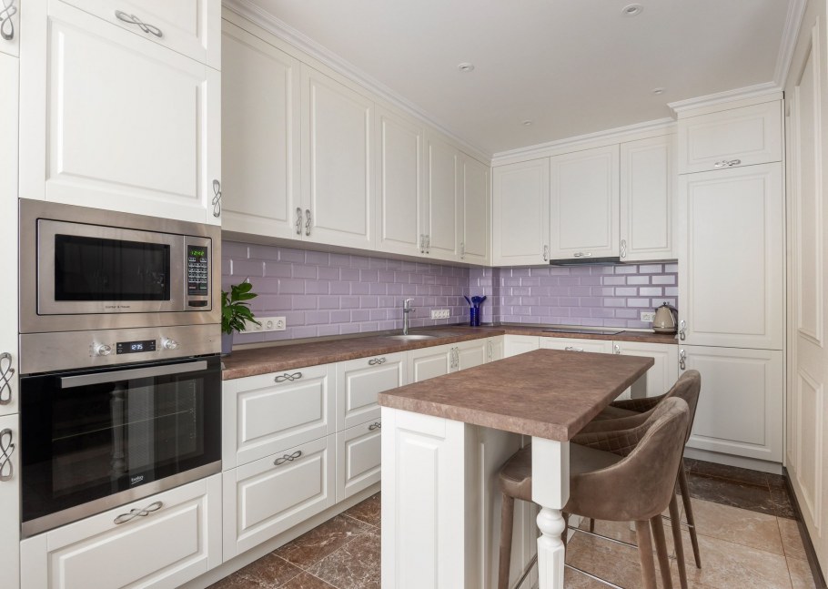 Кухня в пастельных тонах Неоклассика