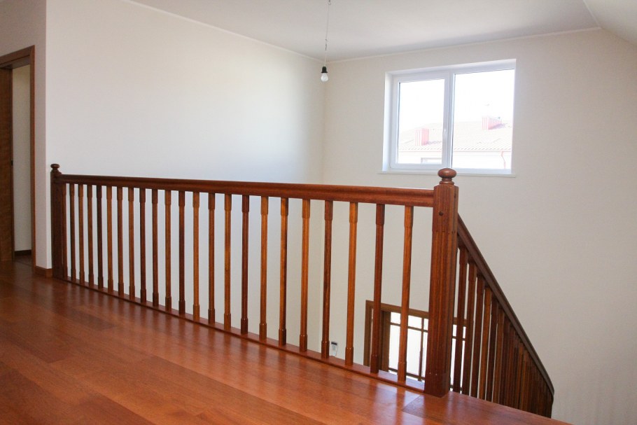 Деревянные перила для лестницы из реек