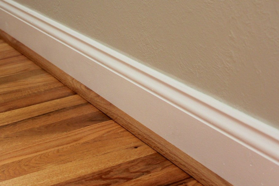 Низкий плинтус для пола