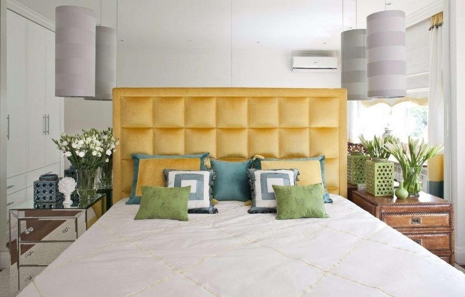 Спальня с желтой кроватью