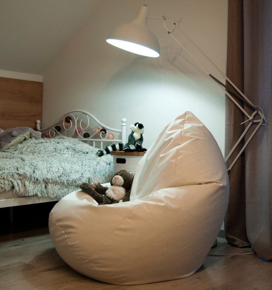 Бескаркасная мебель в интерьере гостиной