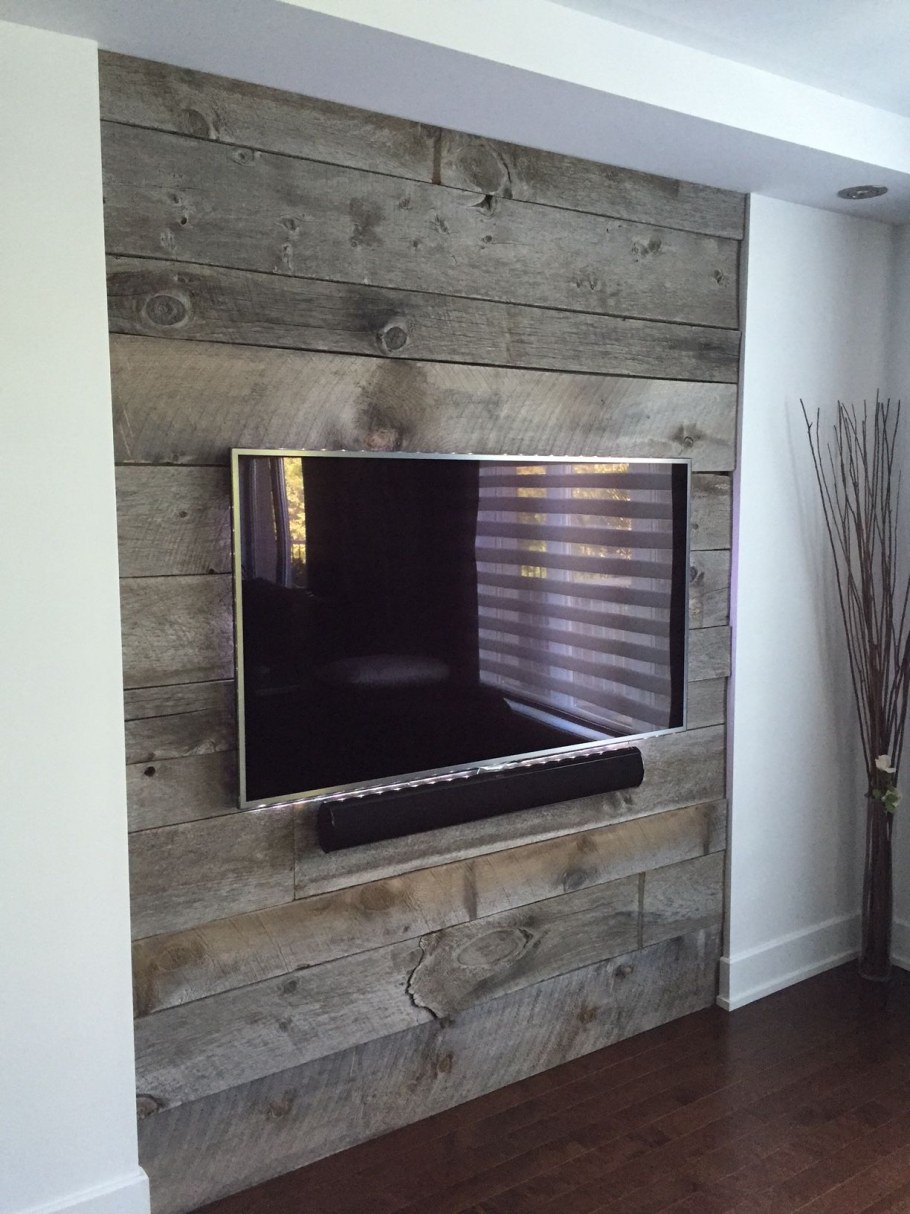 Деревянная стена за телевизором