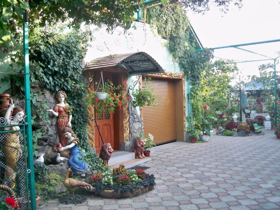 Уютный дворик Пушкарное