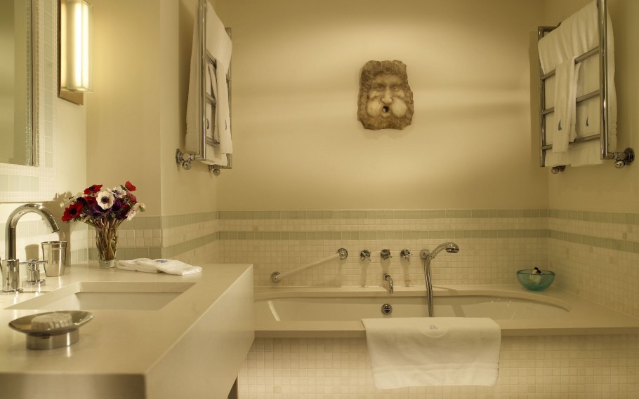 Ванна на ножках со шторкой