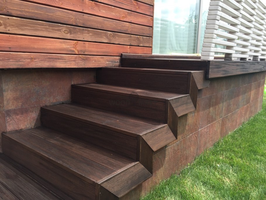 Крыльцо из террасной доски