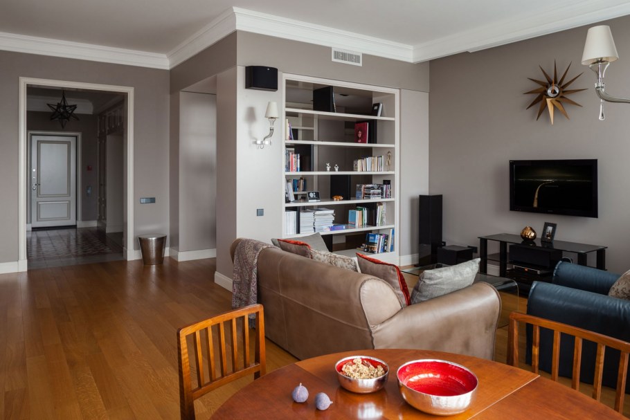 Потолочный плинтус в интерьере квартиры