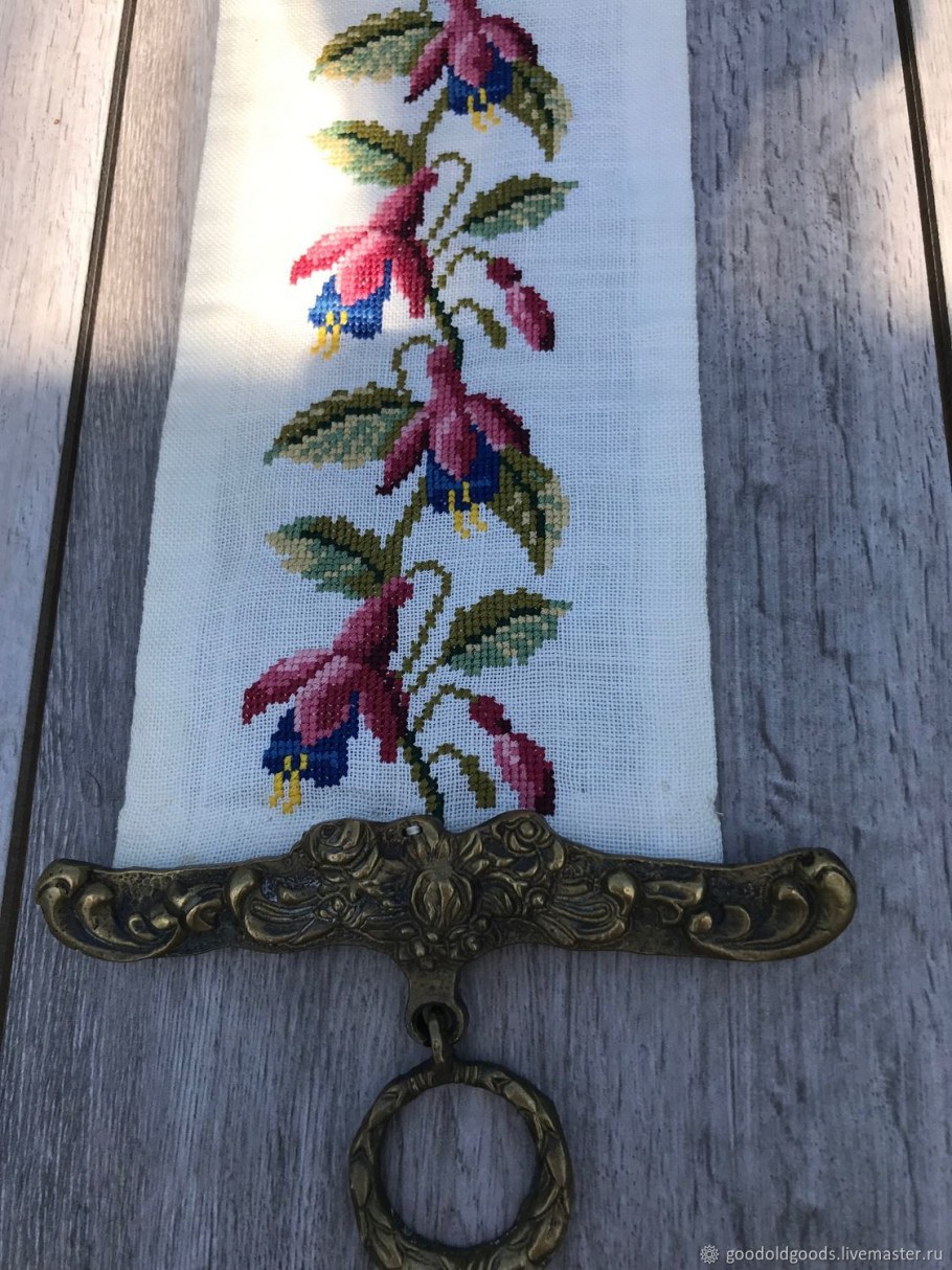 Сонетка старинная вышитая с колокольчиком