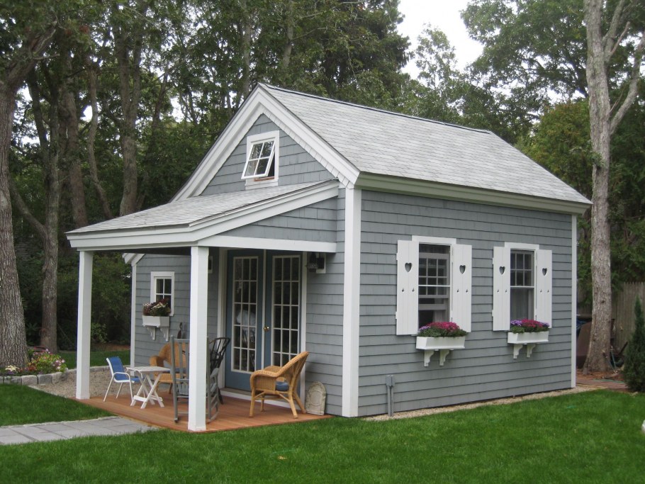 Дом серая краска