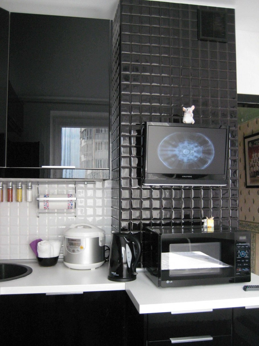 Кухонный гарнитур в темных тонах