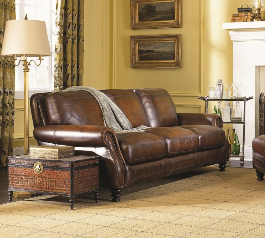 Кожаный диван в интерьере