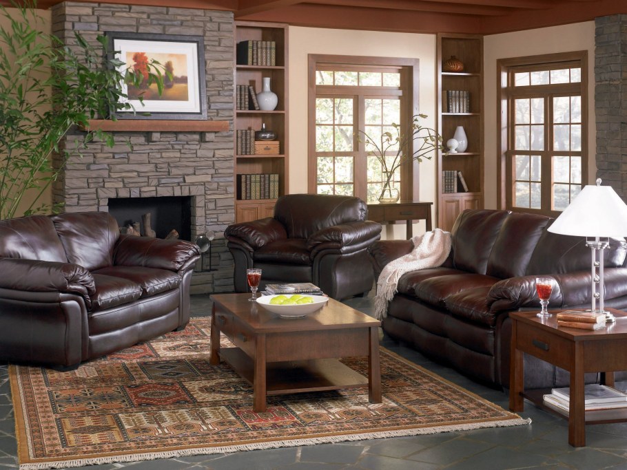 Кожаный диван в этническом стиле