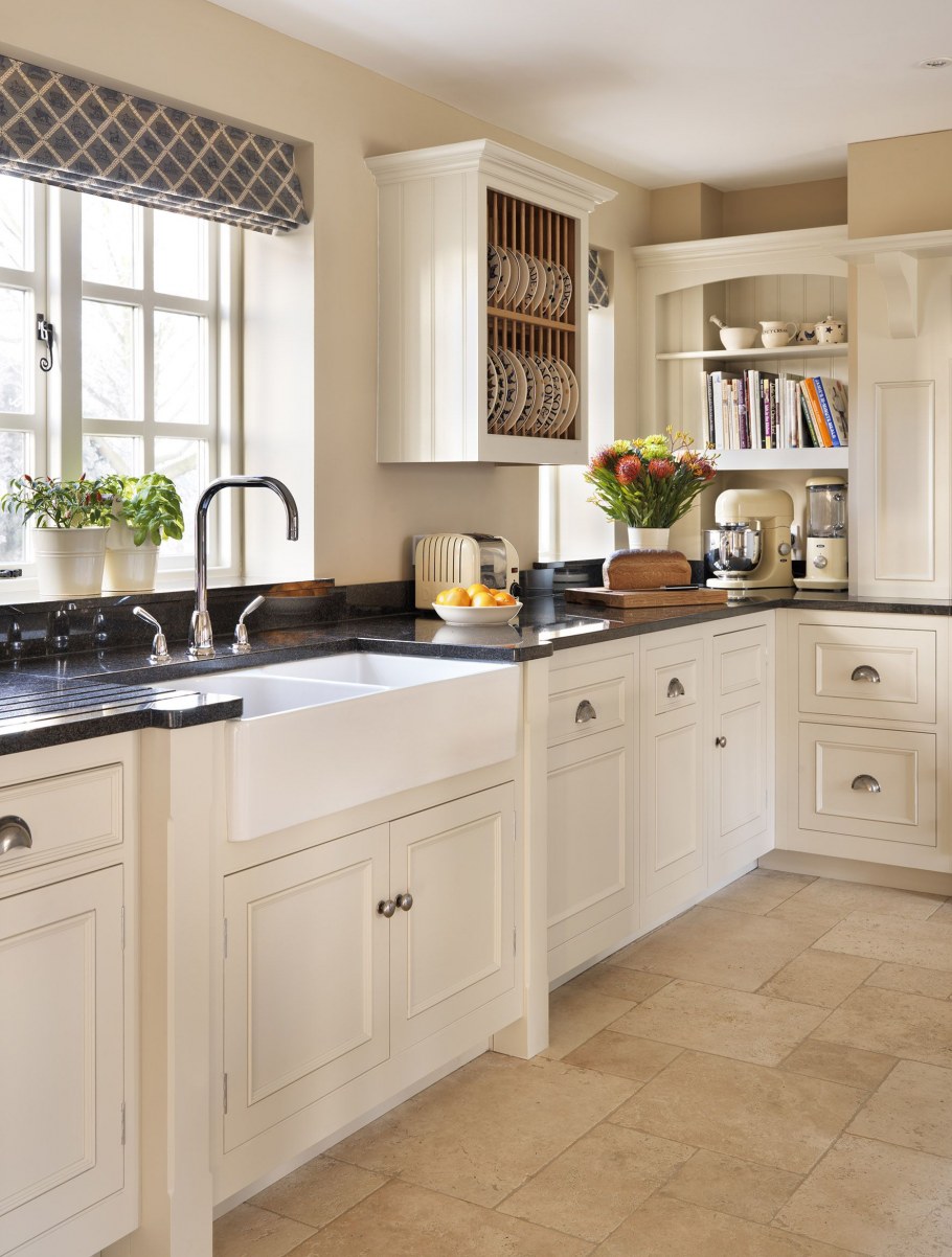 Бело кремовая кухня