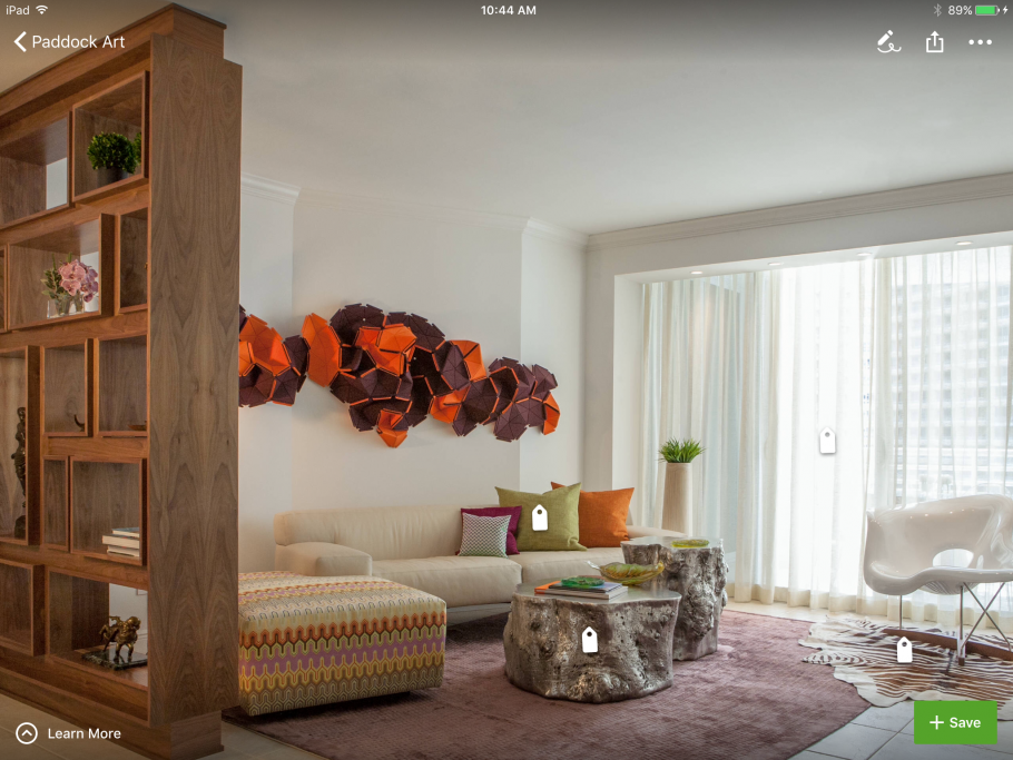 Деревянная перегородка для зонирования комнаты с полками