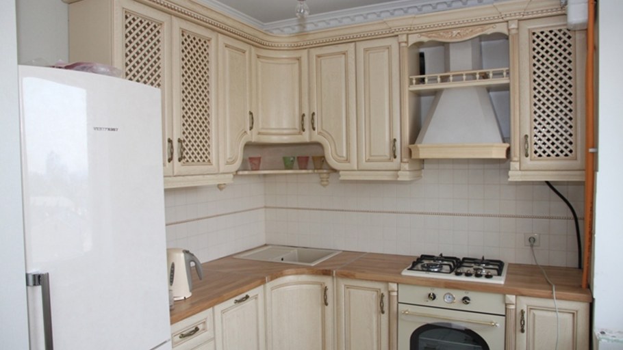 Маленькие кухни из массива