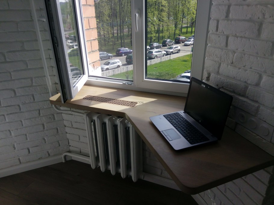 Стол из подоконника