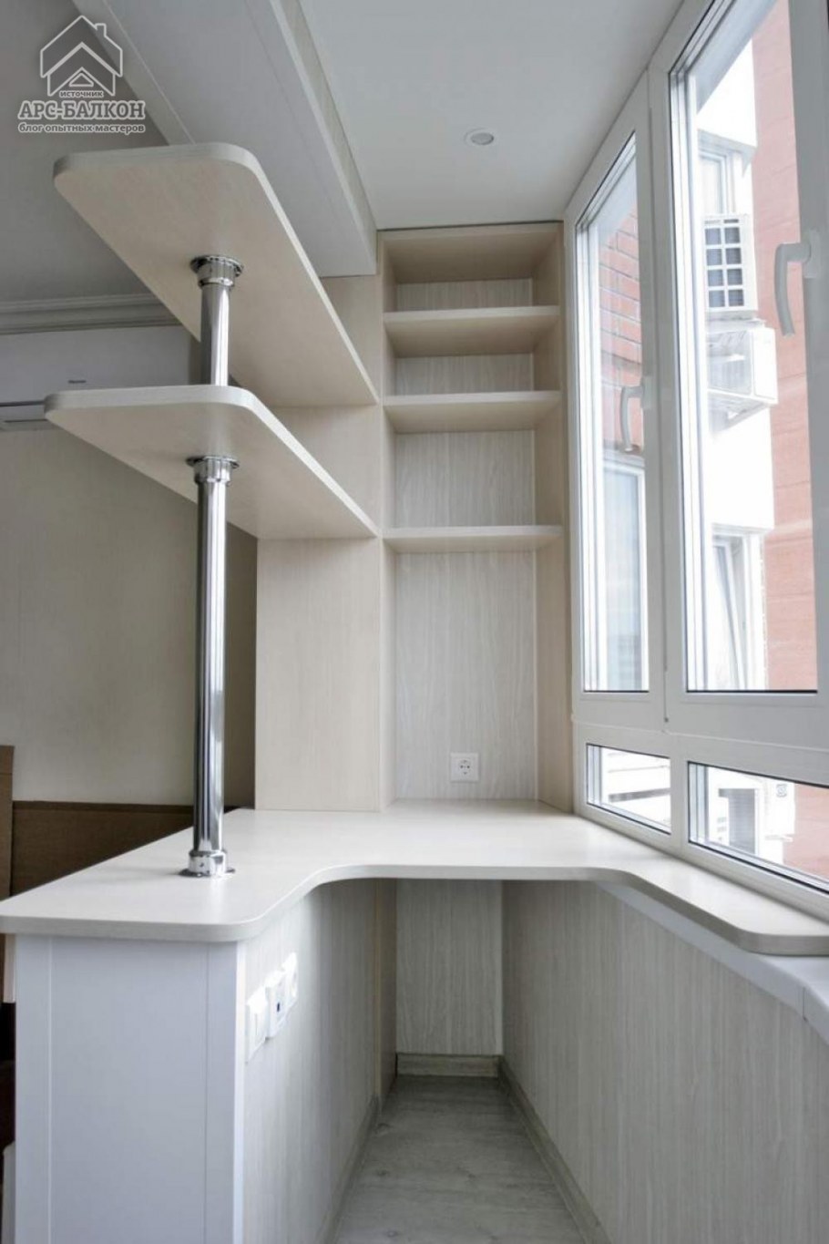 Стол из балконного подоконника