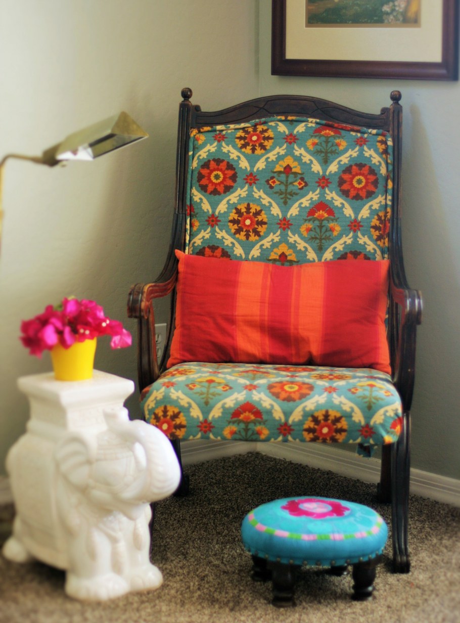 Кресло в индийском стиле