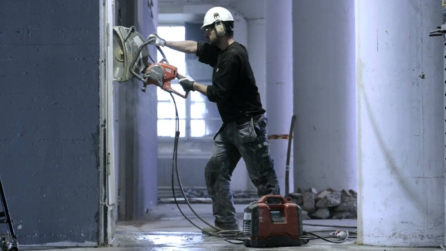 Алмазная резка проемов в стене