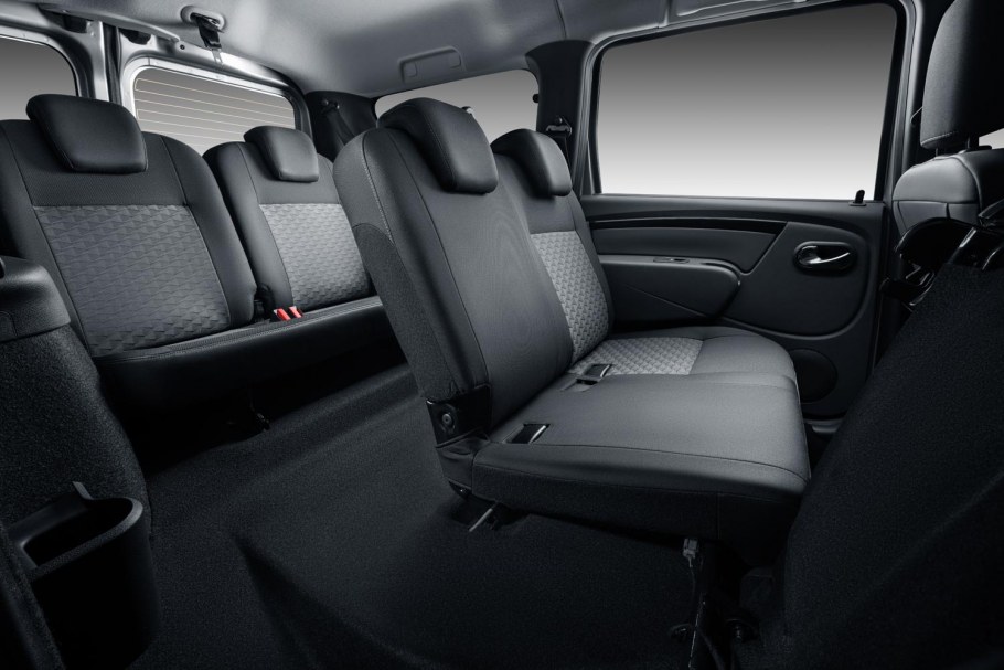 Lada Largus универсал 5 салон