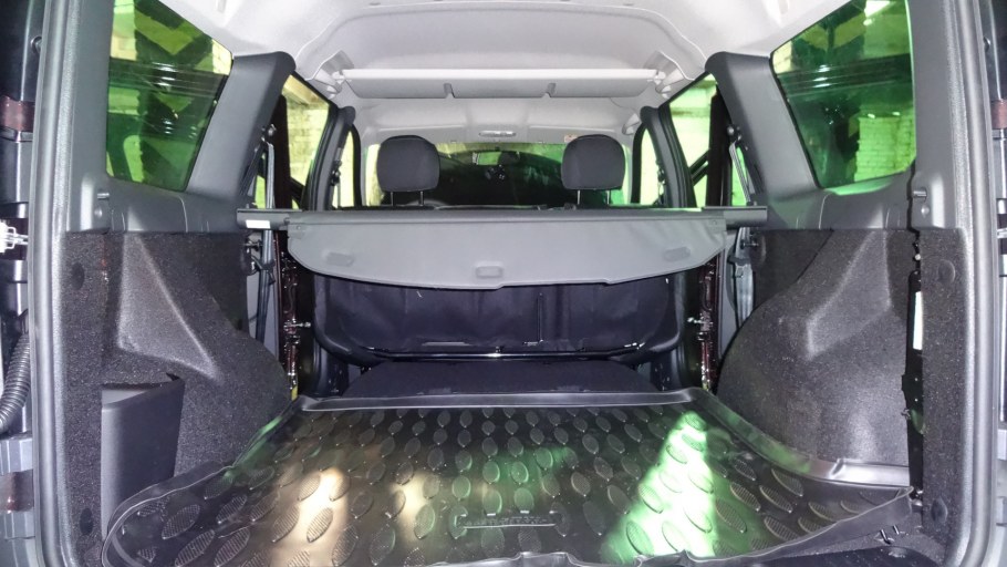 Лада Ларгус кросс салон