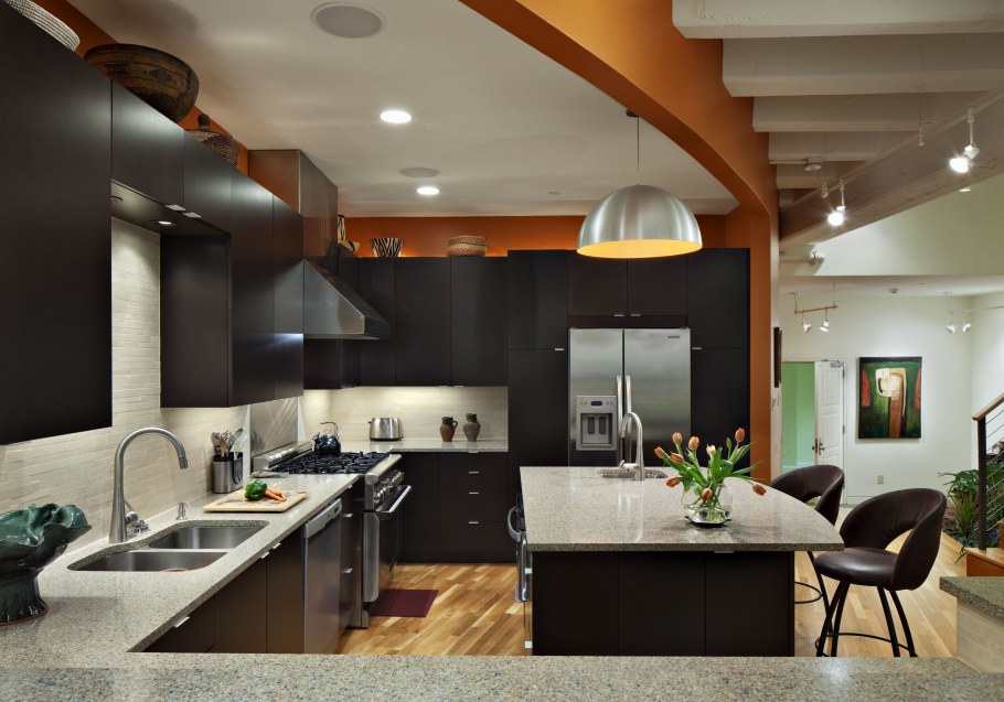Стильная черная кухня