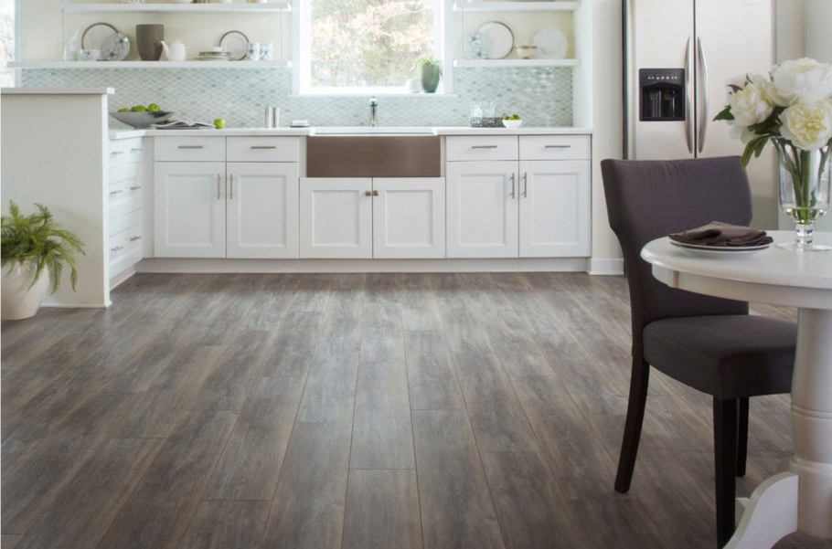 Светло серый линолеум на кухне