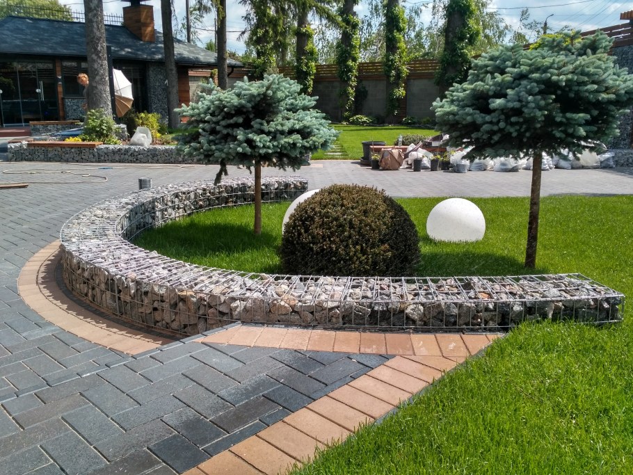 Альпийская горка с габионами