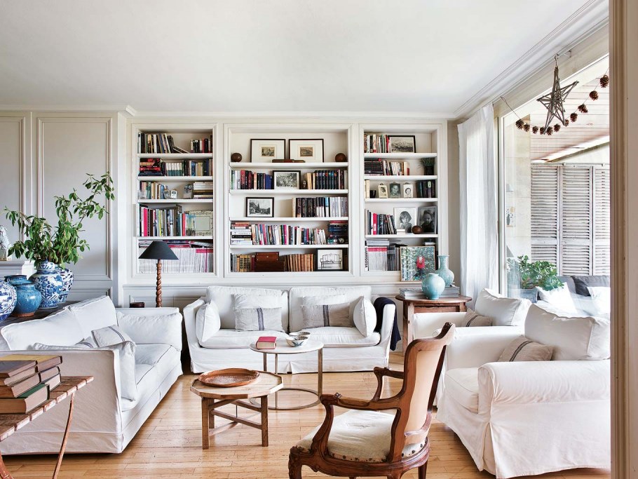 Чтение в гостиной Англия люди