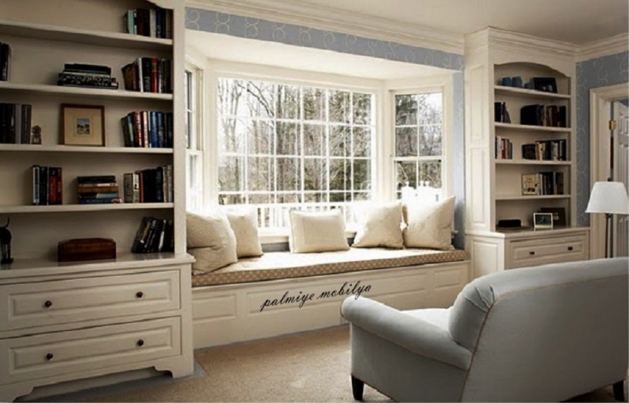 Маленькая гостиная с библиотекой