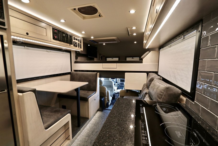 EARTHROAMER интерьер