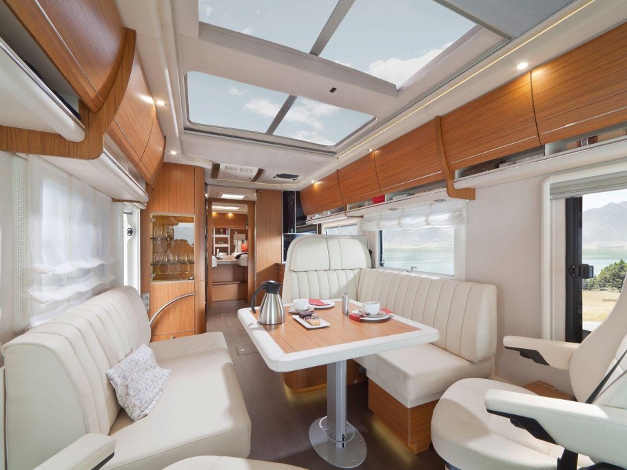 Альковный автодом интерьер