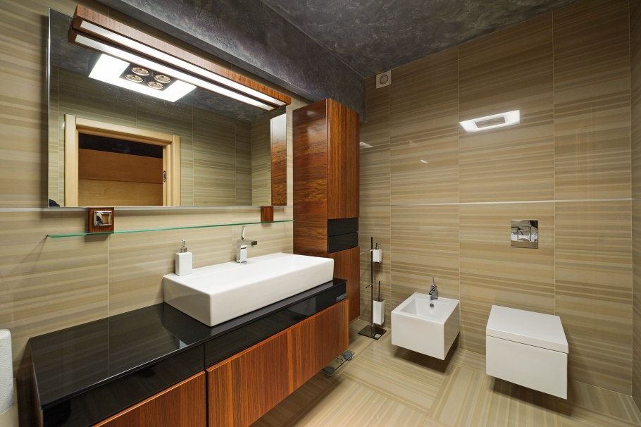 Ванная в стиле Минимализм с деревом