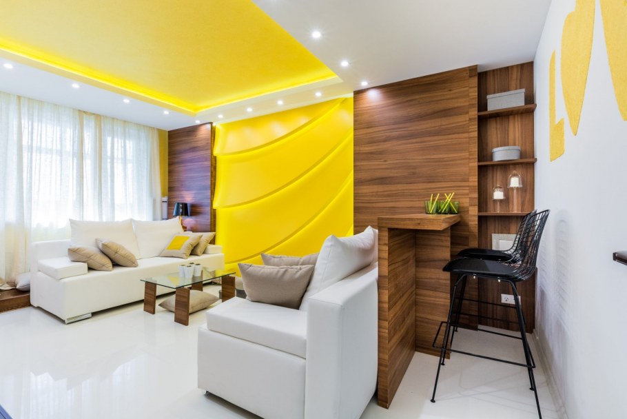 Желтый потолок