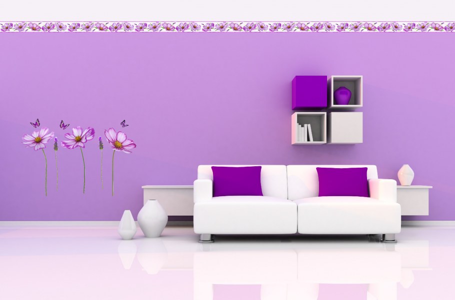 Диван на фоне стены