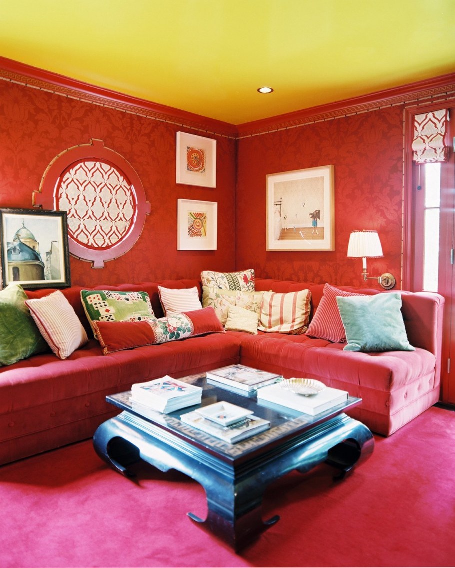 Гостиная в красных тонах