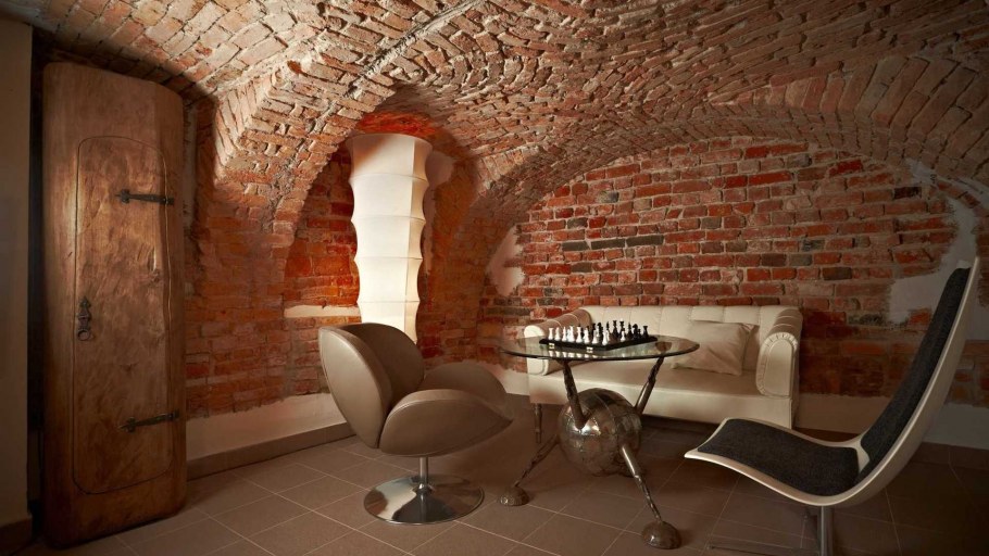 Кирпичный сводчатый потолок