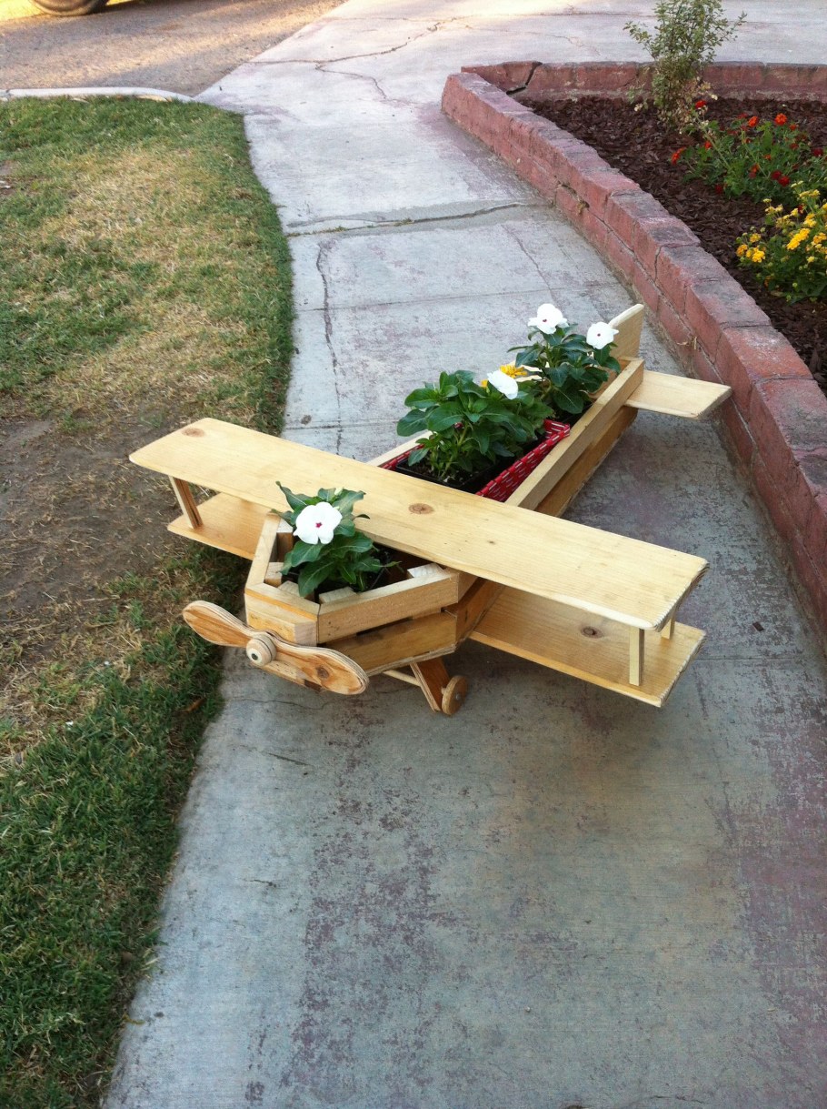 Цветники из дерева