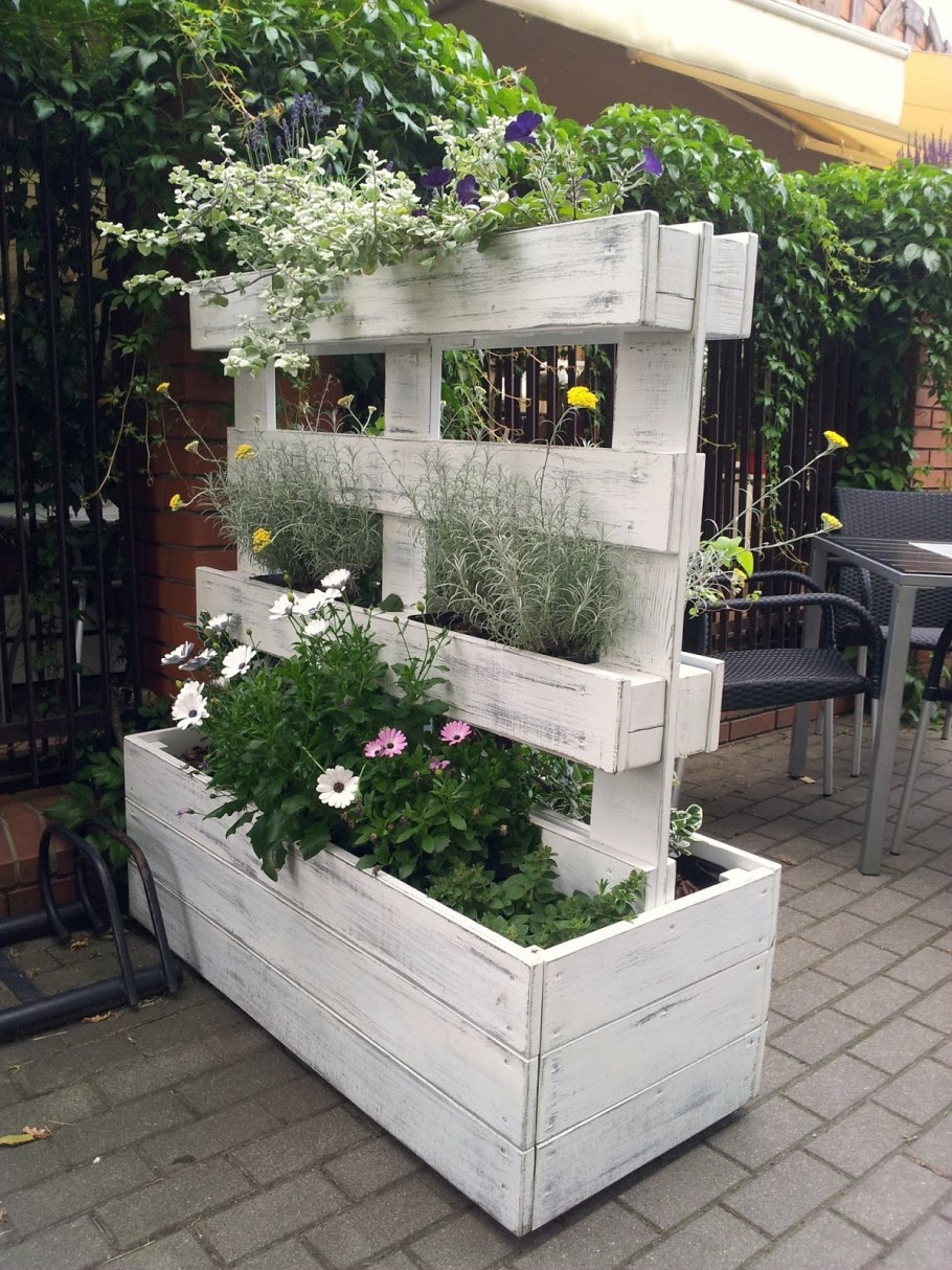 Садовые ящики для цветов