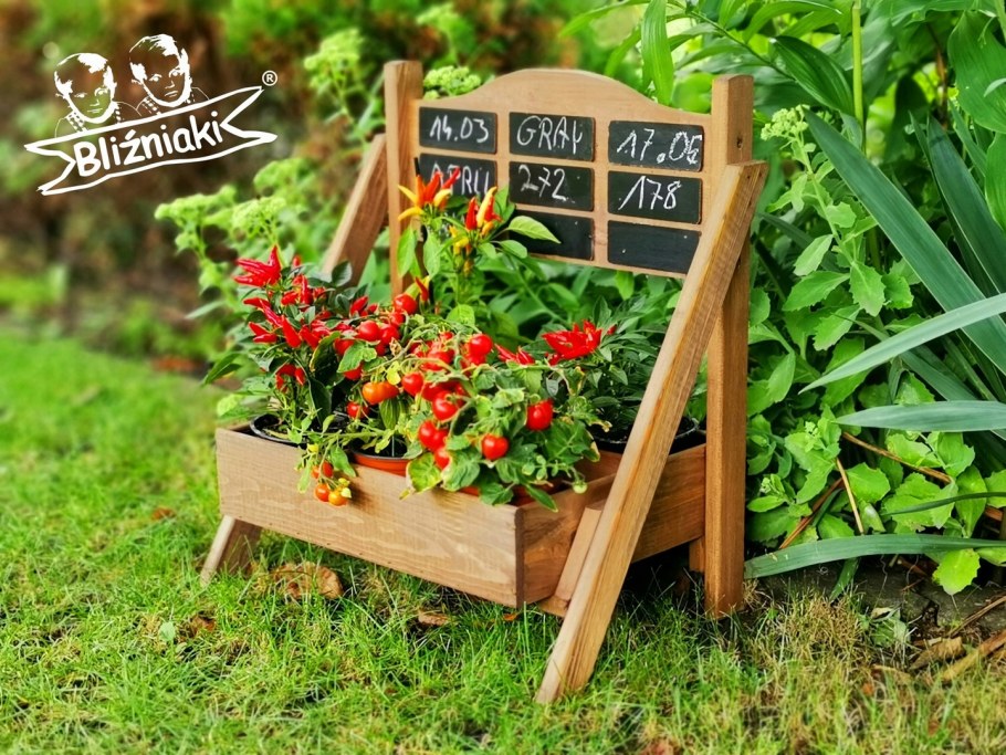 Клумба из пня