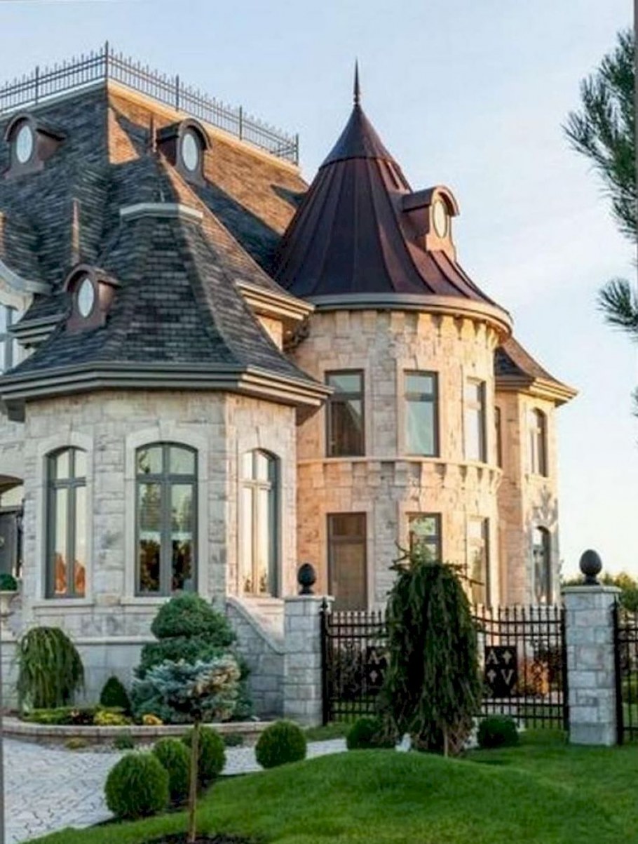 Загородный дом в замковом стиле