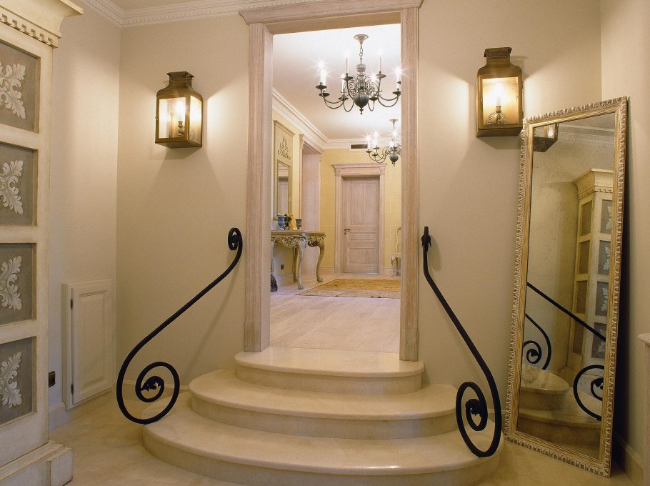 Освещение коридора в загородном доме