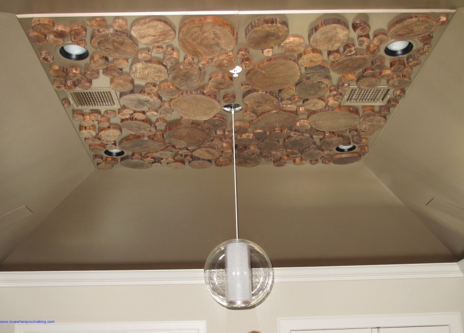 Декор неровного потолка