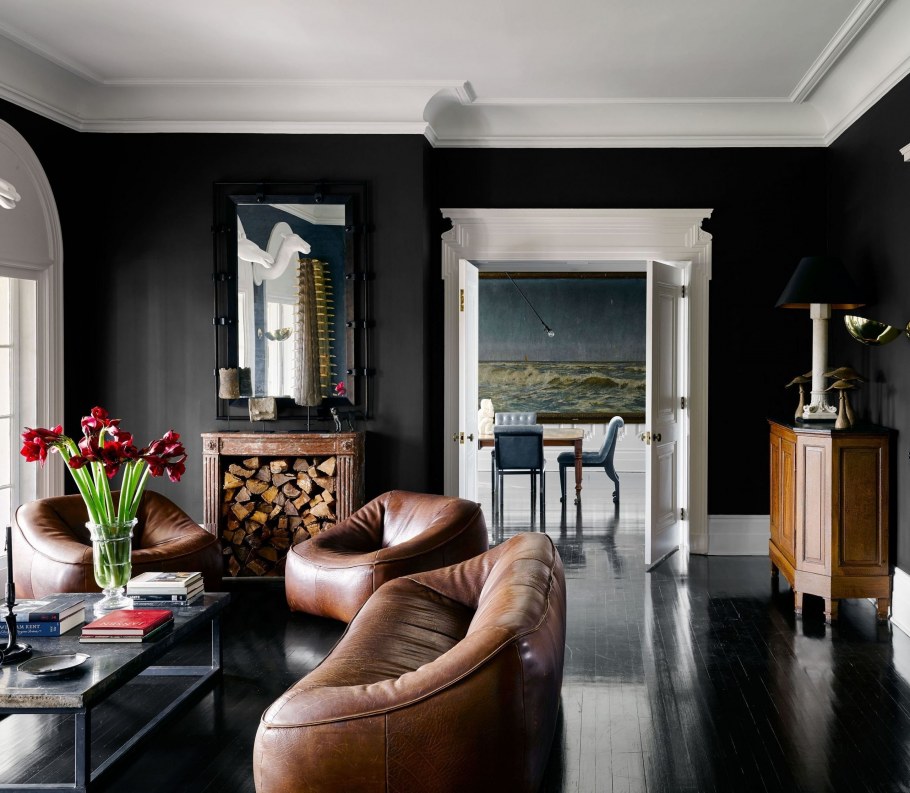 Интерьер в черном свете