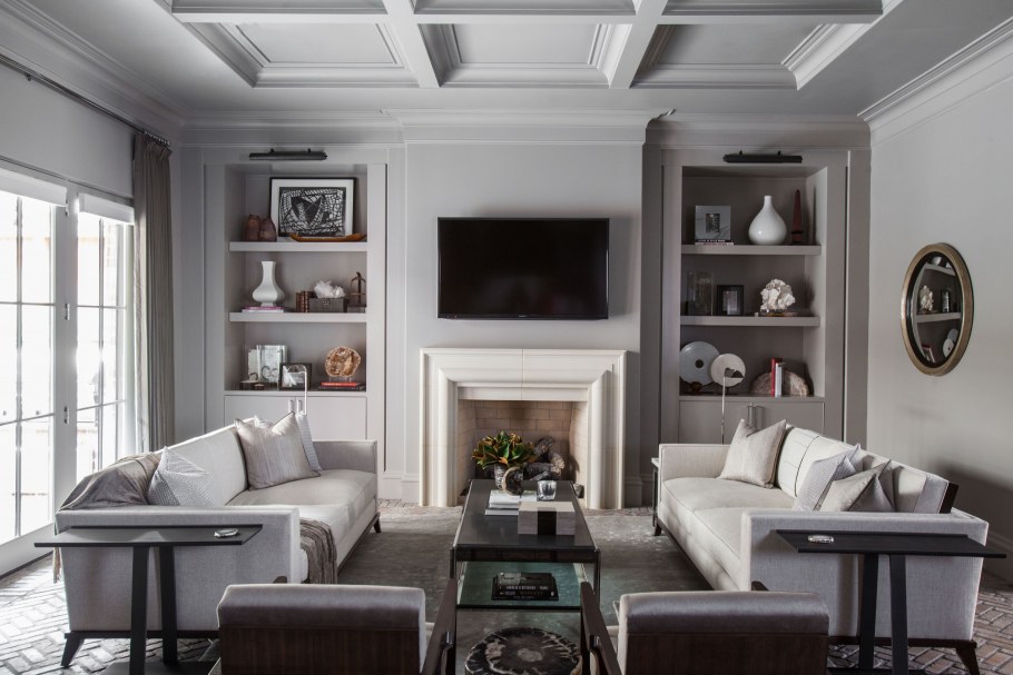 Гостиная в стиле Неоклассика с камином