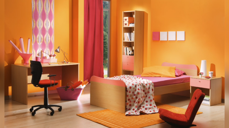 Интерьер комнаты в оранжевом цвете