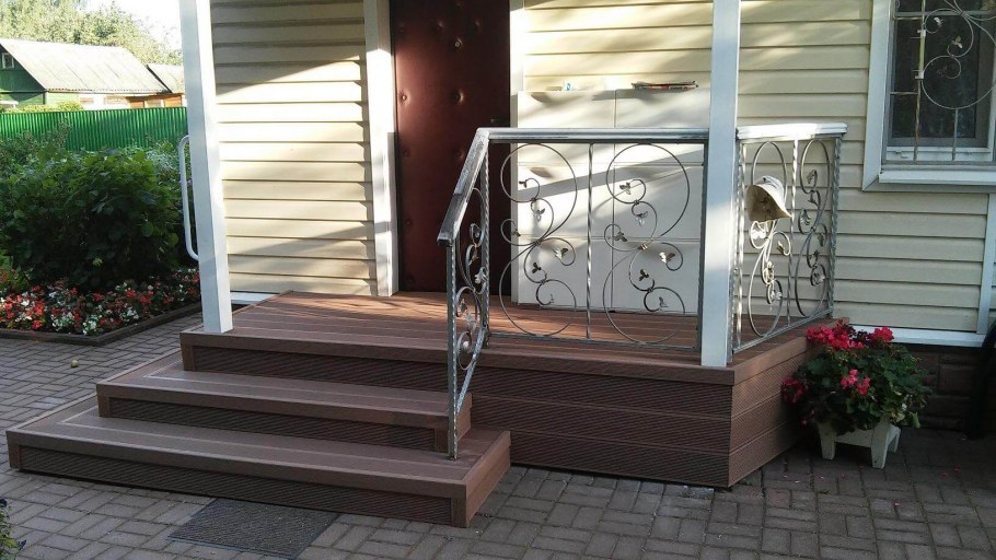 Деревянное крыльцо постройка