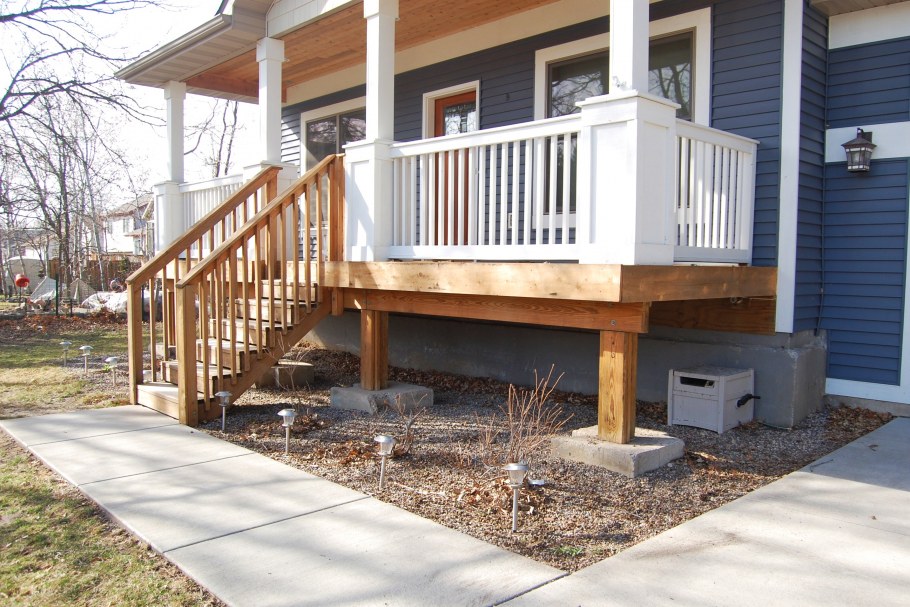 Пристрой крыльца к деревянному дому